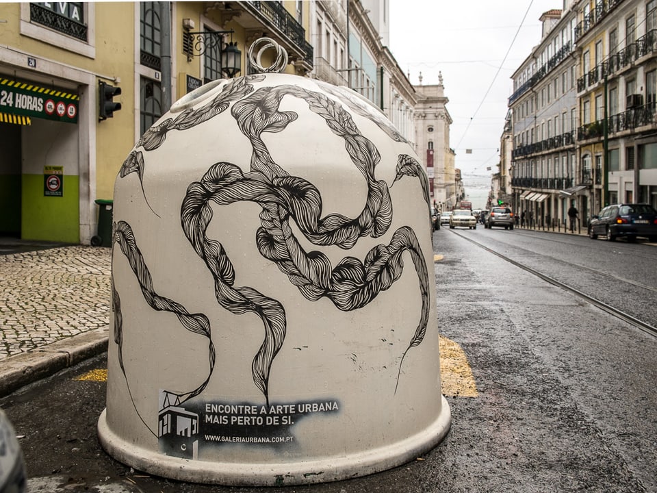 2013 liess die Stadt Lissabon 90 Glascontainer und Mülltransporter gestalten.