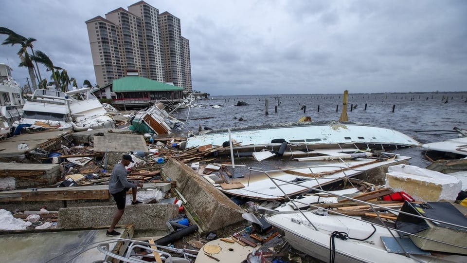 Zerstörung pur in Florida. Nur die Hochhäuser stehen noch. Schiffe, Gebäude: alles kaputt.