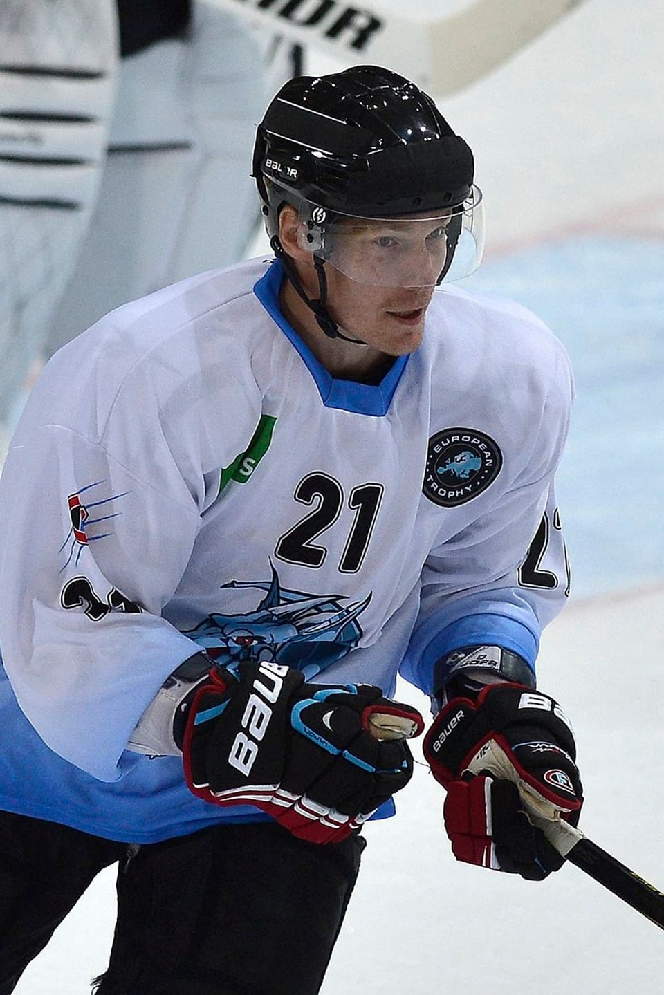 Der 33-jährige Stürmer kommt aus der NHL von den Winnipeg Jets. Mit Finnland nahm er an 6 Weltmeisterschaften und einmal an Olympischen Spielen teil.