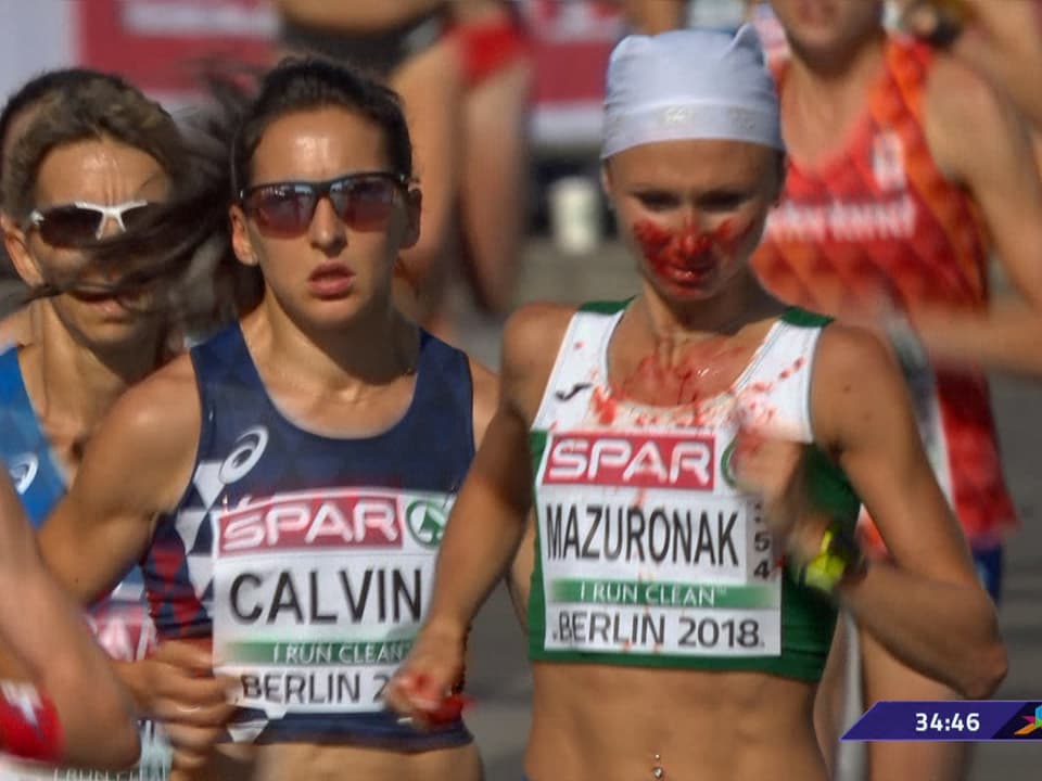 Blutende Marathonläuferin