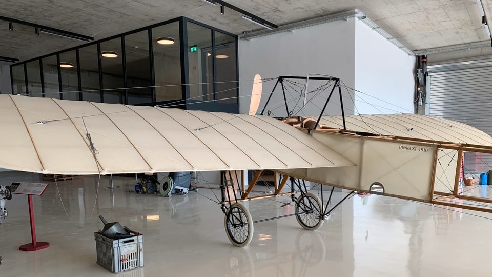 Eine hisstorische Flugmaschine aus dem Jahre 1910 - eine Blériot - wird auch ausgestellt im neuen Museum.
