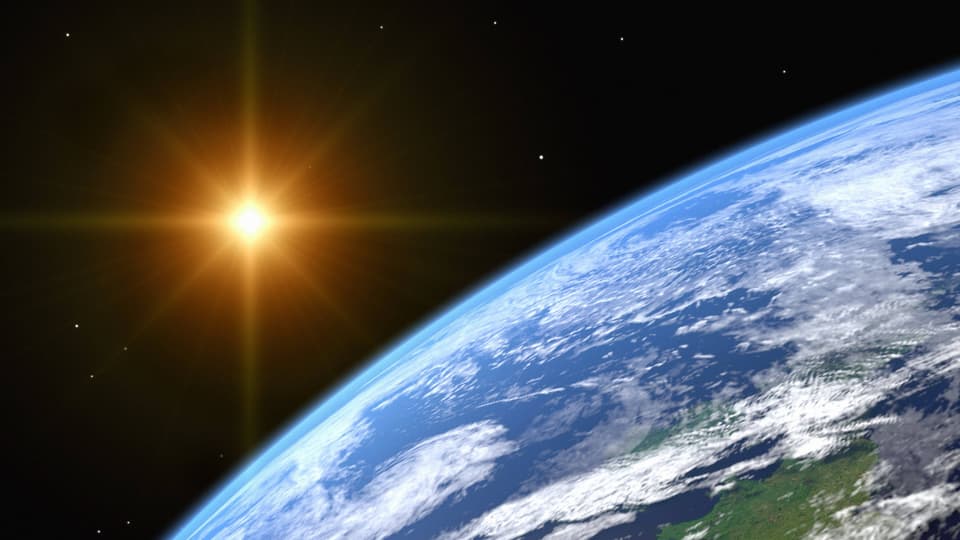 Bild aus dem Weltall: Im Vordergund die Erde, hinten die helle Sonne.