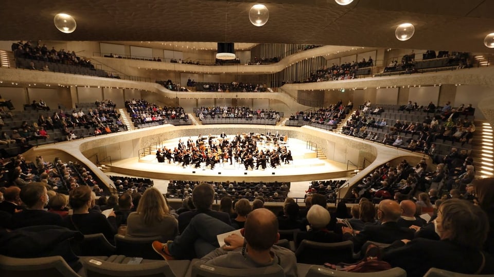 ein riesiger Konzertsaal