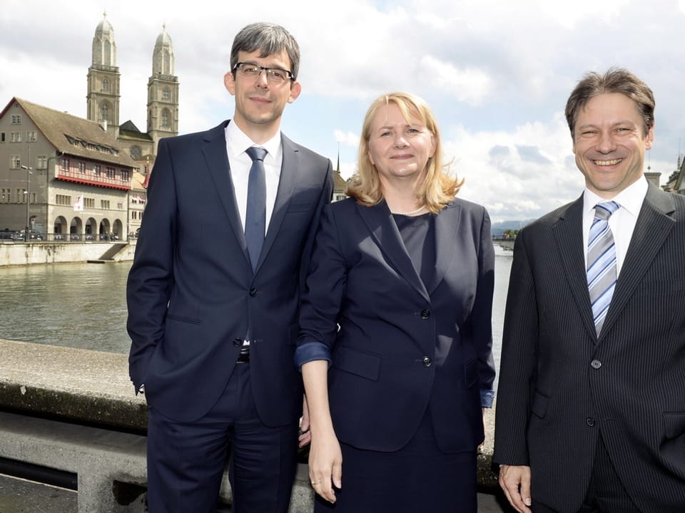 Dorothea Frei (SP), Ratspräsidentin des Zürcher Gemeinderates 2014, flankiert von den beiden Vizepräsidenten Mathias Wiesmann, GLP und Roger Bartholdi, (SVP)