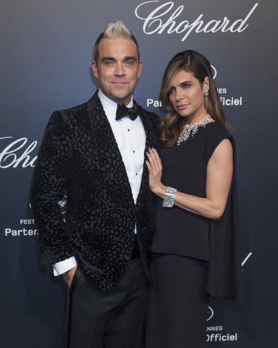 Robbie Williams und Ayda Field posieren für die Fotografen.