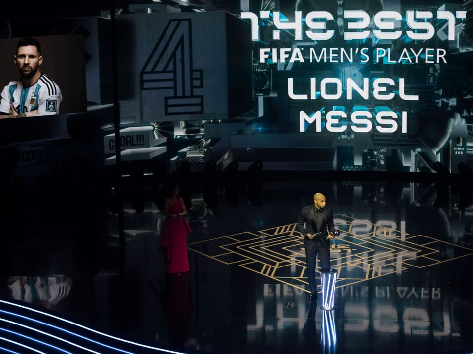 Lionel Messi weilte in Miami, Thierry Henry holte den Preis an seiner statt ab.
