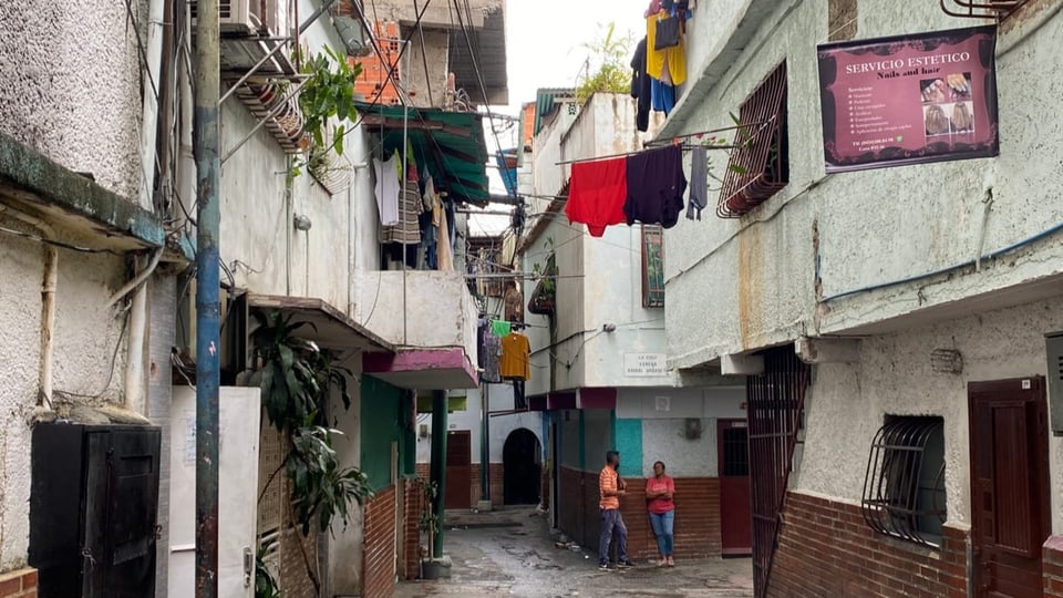 Blick ins Armenviertel Chapellín in der venezolanischen Hauptstadt Caracas.