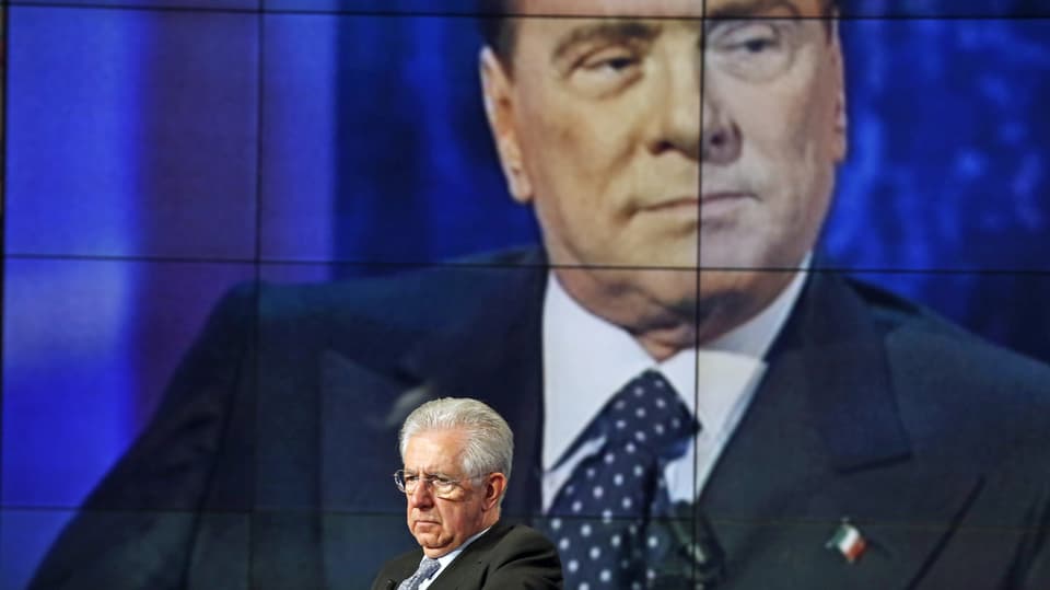 Mario MOnti (unten) und Silvio Berlusconi bei Fernsehauftritten. (reuters)