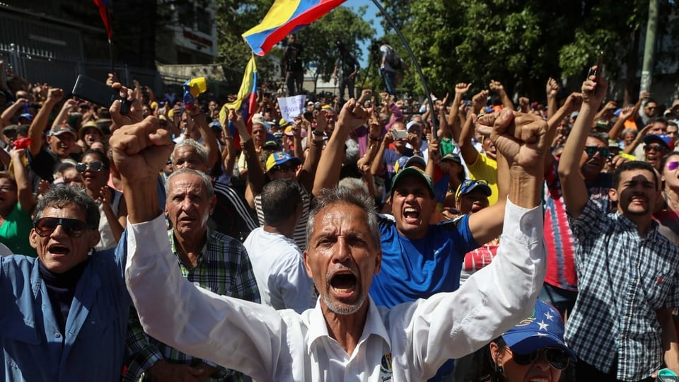 Venezuela: Opposition und Regimetreue gehen auf die Strasse