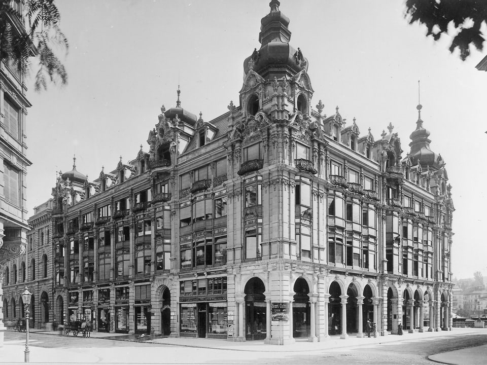 Historische Aufnahme des üppigen Belle-Epoque-Gebäudes