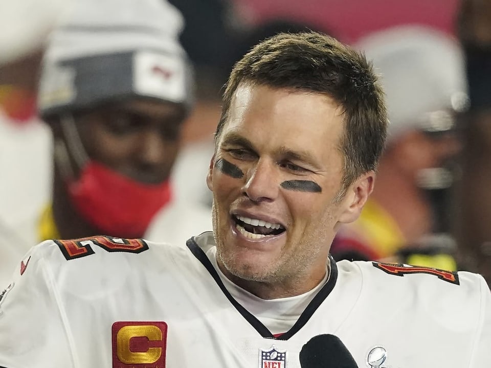Hat sich grosszügig abgesichert Der siebenfache Super-Bowl-Champion Tom Brady lacht auf einem Archivbild, er wird Chef-Analyst bei Fox-News.