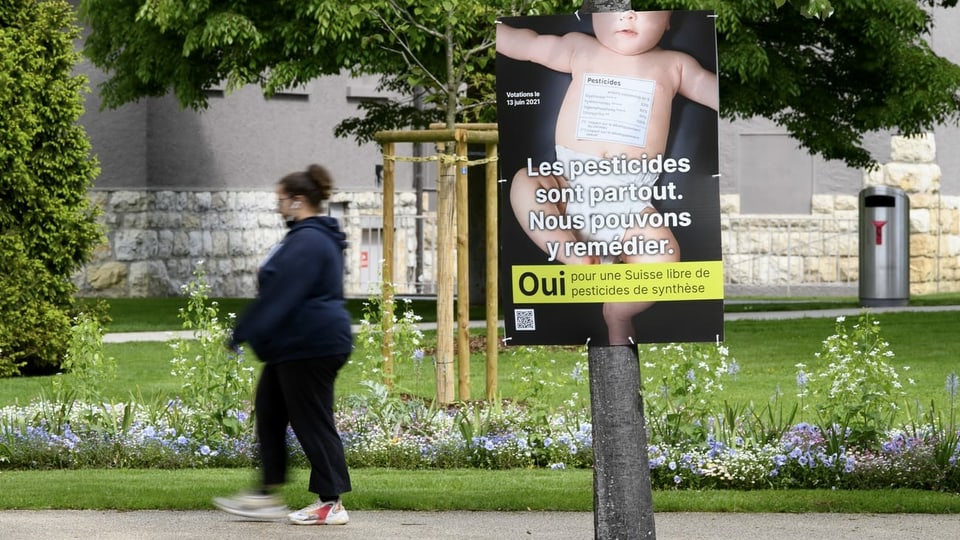 Abstimmungsplakat gegen Pestizide auf Französisch