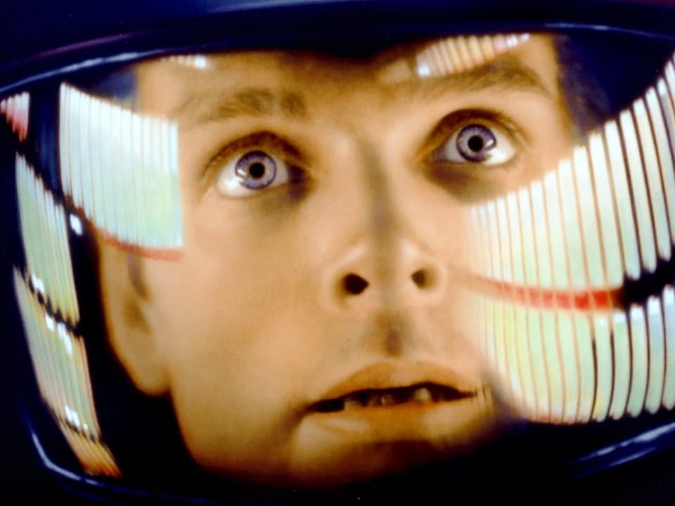 Philosphisch aufgeladene Science-Fiction von Regisseur Stanley Kubrick. Zu einer Zeit entstanden, als man Filme noch von Hand machte und ohne Computer. 