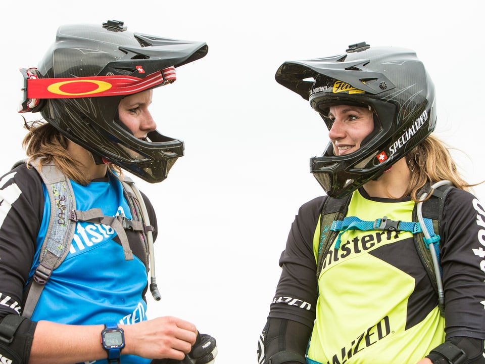 Anita und Carolin Gehrig mit Fullface Helm