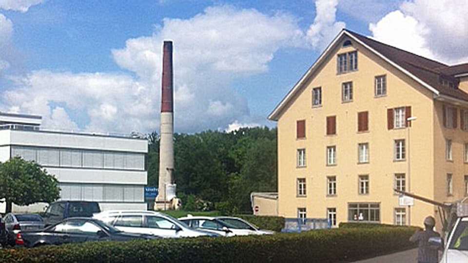 Kamin der Firma Utz in Bremgarten vor der Sprengung