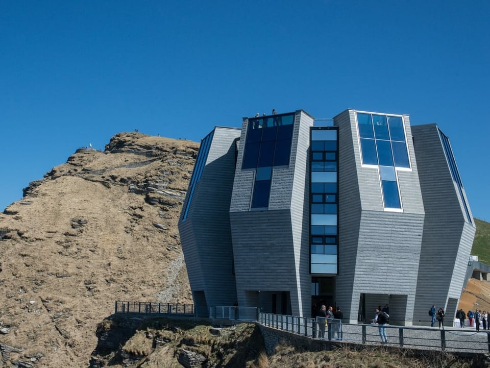 Markantes Gipfelgebäude von Mario Botta auf dem Monte Generoso.