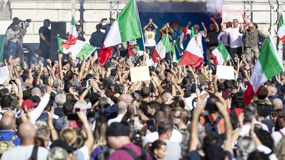 Demonstranten auf der Piazza del Popolo in Rom (9. Oktober 2021).