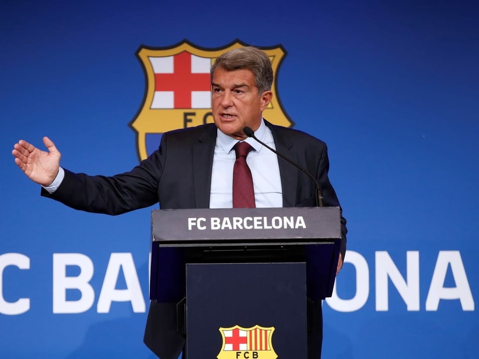 Der Präsident des FC Barcelona, Joan Laporta, am Rednerpult