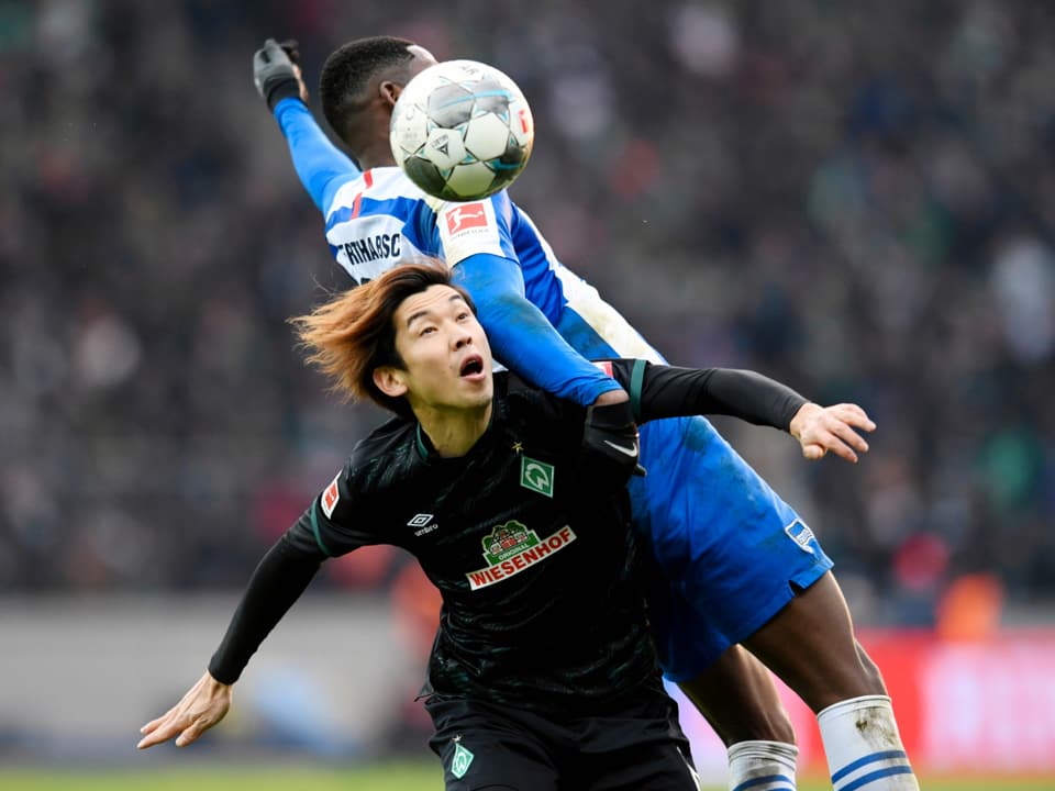 Zweikampf aus dem Spiel zwischem Bremen und Hertha BSC