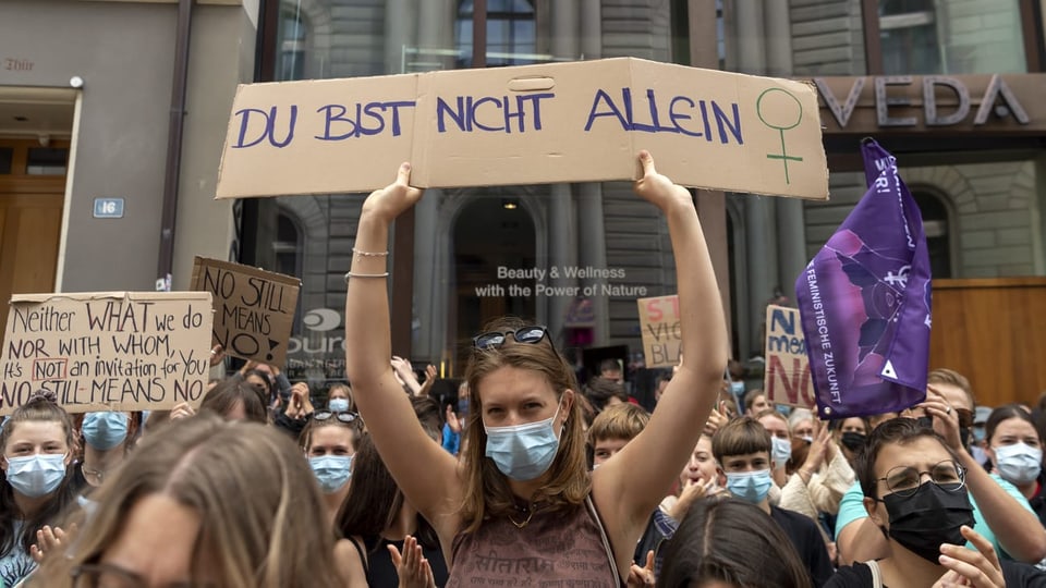 Er Wird Von Zwei Frauen Hart Bestraft Da Er Porno Geschaut Hat Er Wird Von Zwei Frauen Hart Bestraft Da Er Porno Geschaut Hat