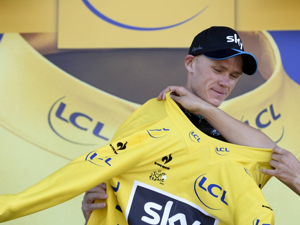 Nach dem Sturz von Fabian Cancellara übernimmt Froome bereits an der Mur de Huy erstmals das Maillot jaune.