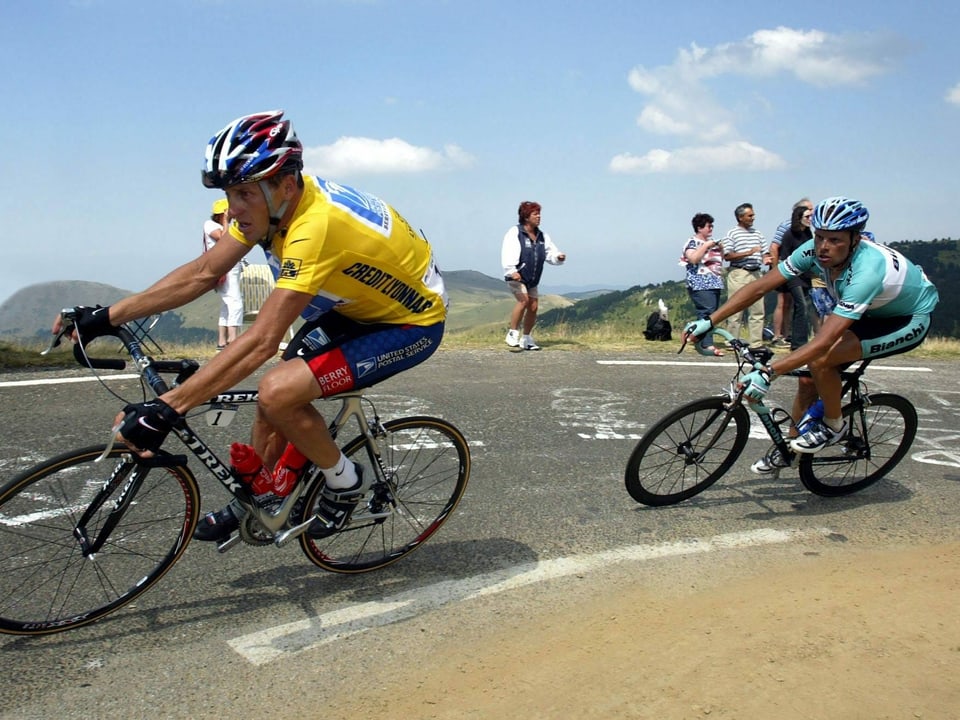 Jan Ullrich am Hinterrad von Lance Armstrong, hier an der Tour de France 2003.