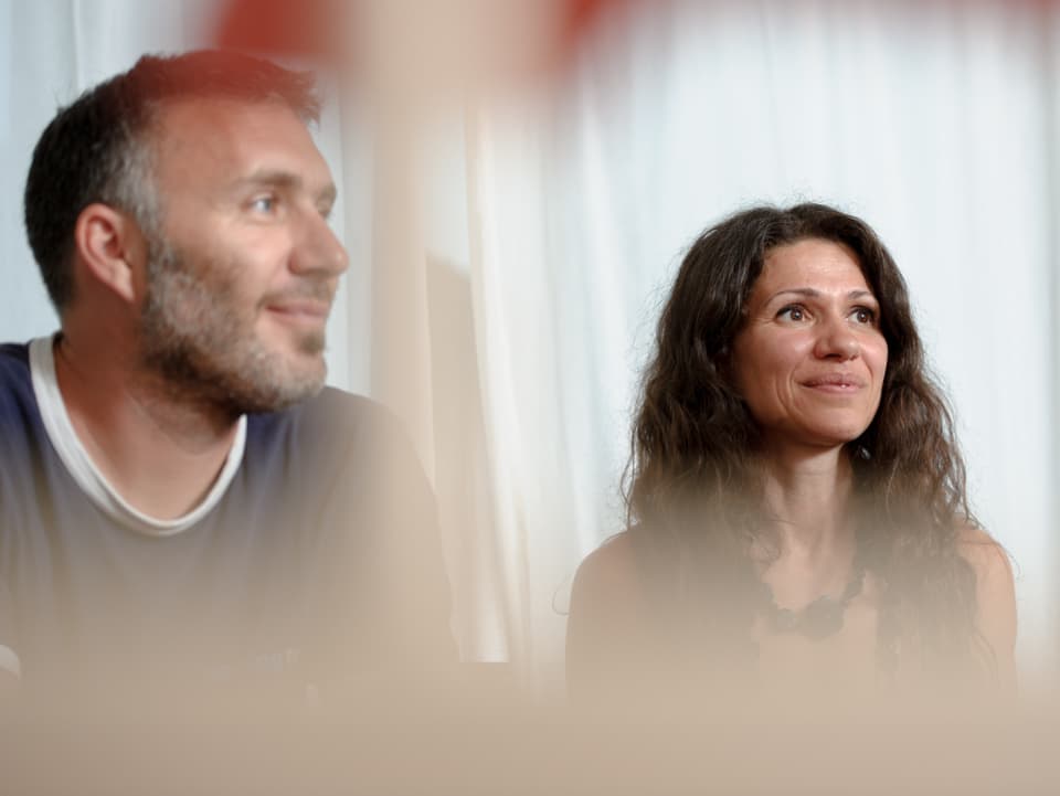 Roman und Mirella Leonardi auf einem Bild, das eine leichte Bewegungsunschärfe zeigt.