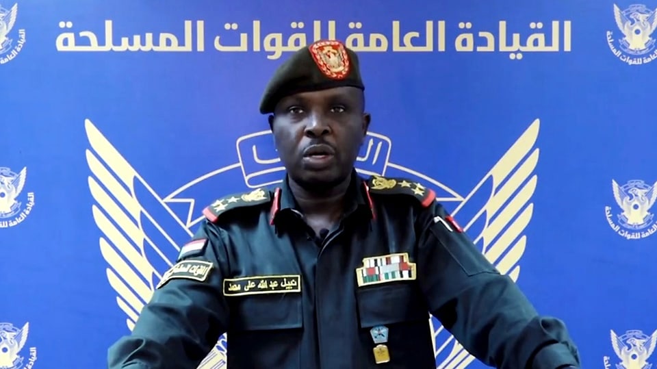 Sprecher der sudanesischen Armee mit strengem Blick