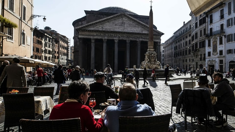 Restaurant vor dem Pantheon in Rom, 22. Februar 2021.