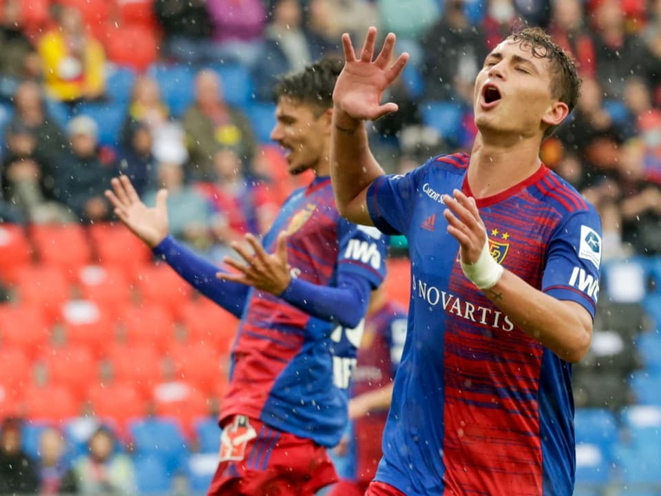 Verlassen den FCB Sebastiano Esposito und Raoul Petretta.