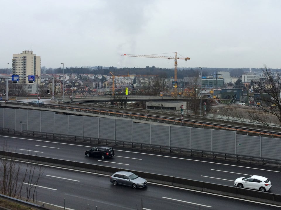 Blick auf Autobahn und Baustelle