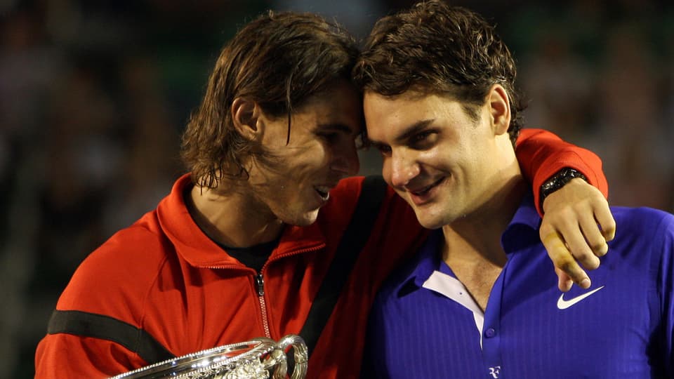 Rafael Nadal tröstet Roger Federer nach dem Australian-Open-Final 2009. 