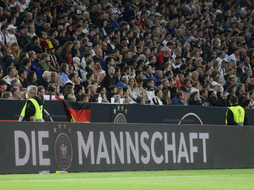 Bald nicht mehr an den Banden zu lesen Slogan in einem Stadion