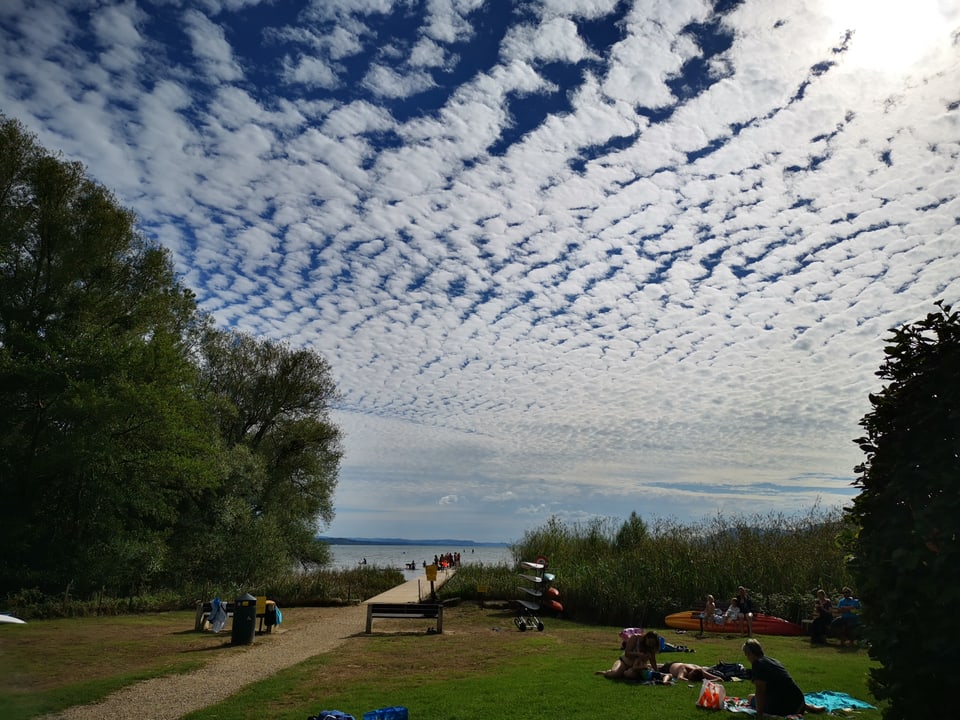 Suenter dis da plievgia sper il Lai da Neuchâtel Suenter dis da plievgia sper il Lai da Neuchâtel