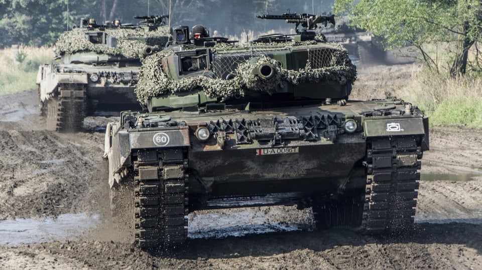 Zwei Leopard-Panzer