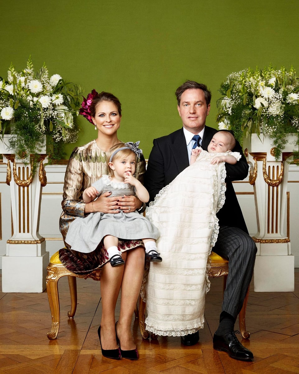 Prinzessin Madeleine, Prinzessin Leonore, Chris O'Neill und Prinz Nicholas posieren für die Fotografen.