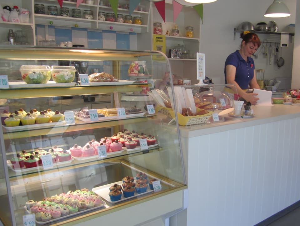 Auch Läden gibt es in der Überbauung. Fräulein Müller verkauft selbstgemachte Cupcakes.