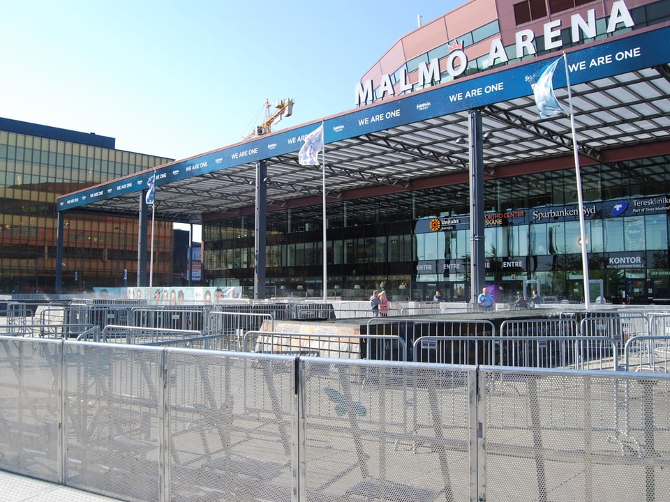 Der eingang der Malmö Arena ist bereit für den ESC.