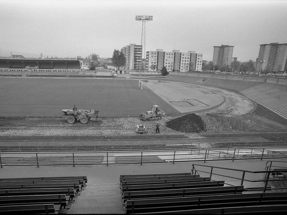 Bilder des Baus der Tartanbahn 1968 im Letzigrund-Stadion