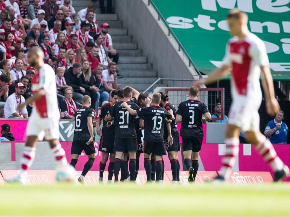 Derzeit im Hoch Feiernde Union-Spieler