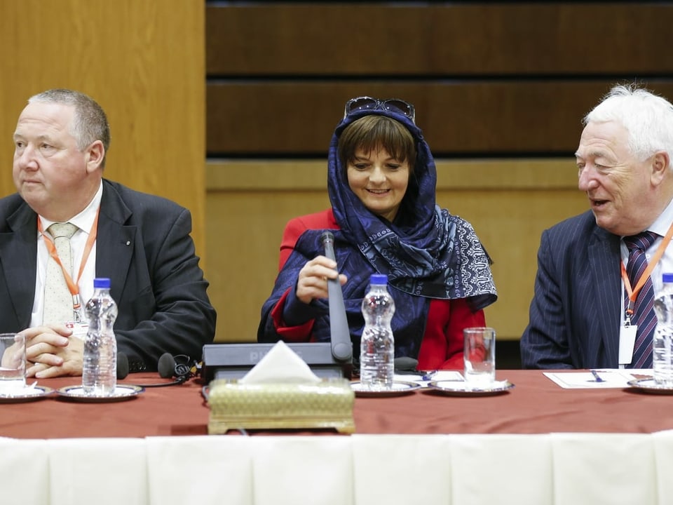 Ruth Metzler im Iran mit Kopftuch.
