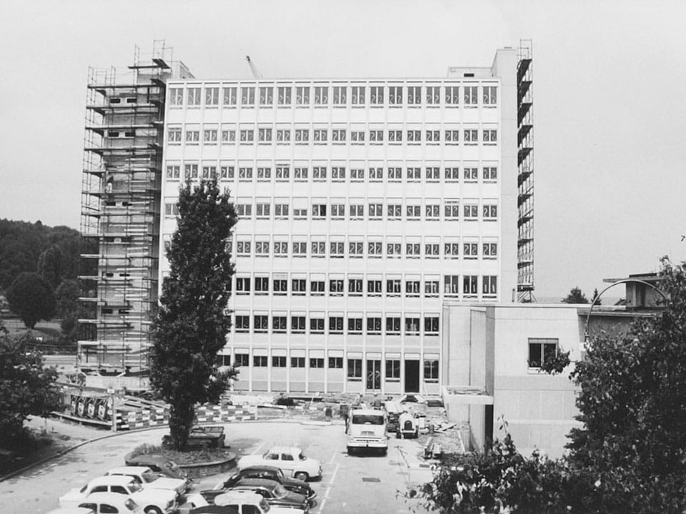 Das neue Hochhaus des Radiostudio Zürich im Jahr 1968.
