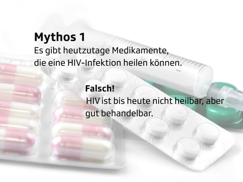 Schreibtafel: Mythos Nr. 1: Es gibt heutzutage Medikamente, die eine HIV-Infektion heilen können. Falsch! HIV ist bis heute nicht heilbar, aber gut behandelbar. 