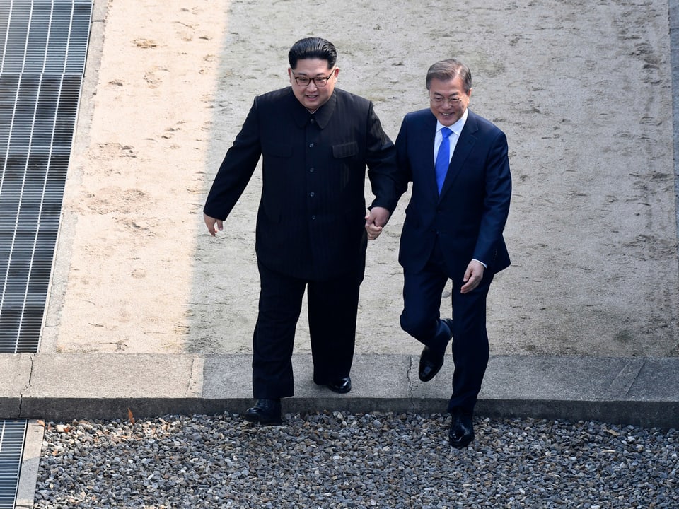 Kim Jong-un (l.) und Moon Jae-in