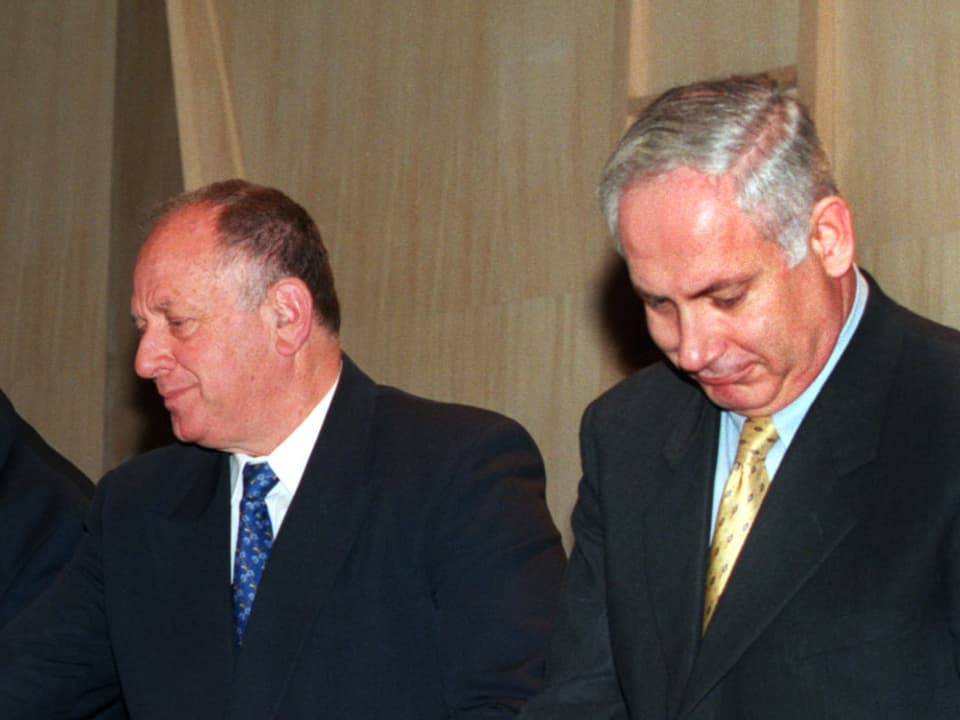 Avraham Hirschson (links).
