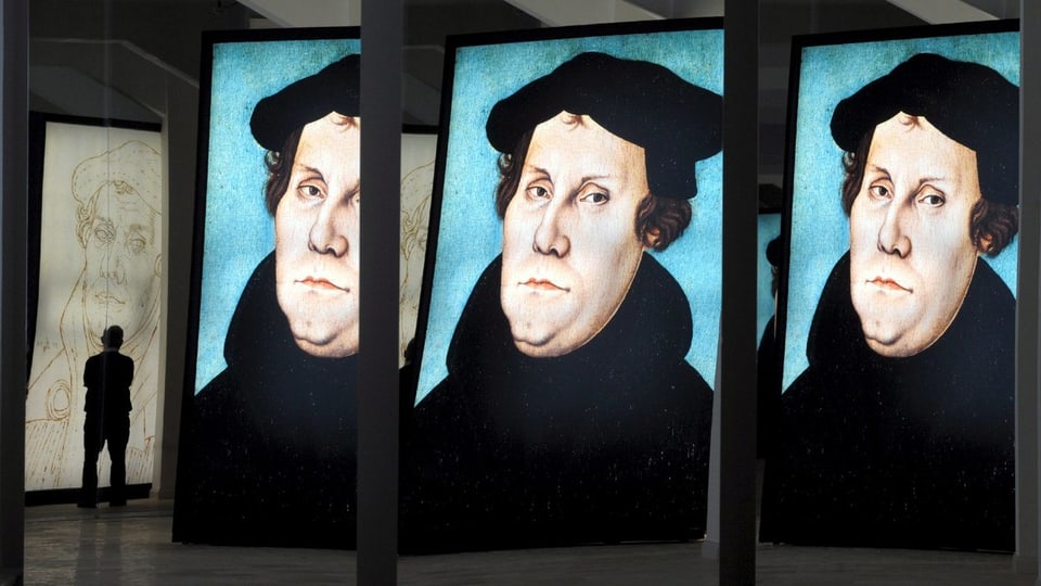 Ausstellung mit drei Lutherbildern