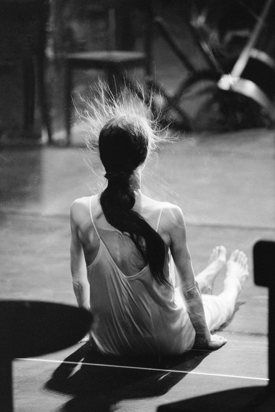 Die deutsche Tänzerin und Choreografin Pina Bausch tanzt in der Stück Café Müller am Festival d’Avignon ’95 im Cour d’honneur du palais des papes, Avignon, Juli 1995.