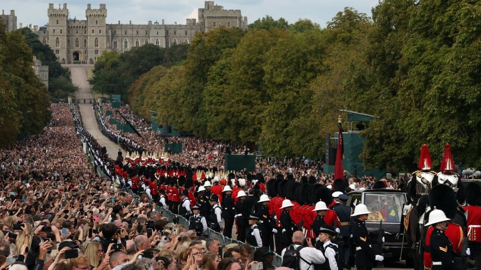 Die Strassen bis zum Schloss Windsor waren voll.