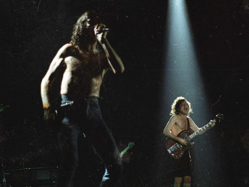AC/DC bei einem Konzertauftritt.