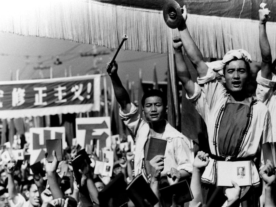 Rotgardisten bei einer Demonstration, im Herbst 1966.